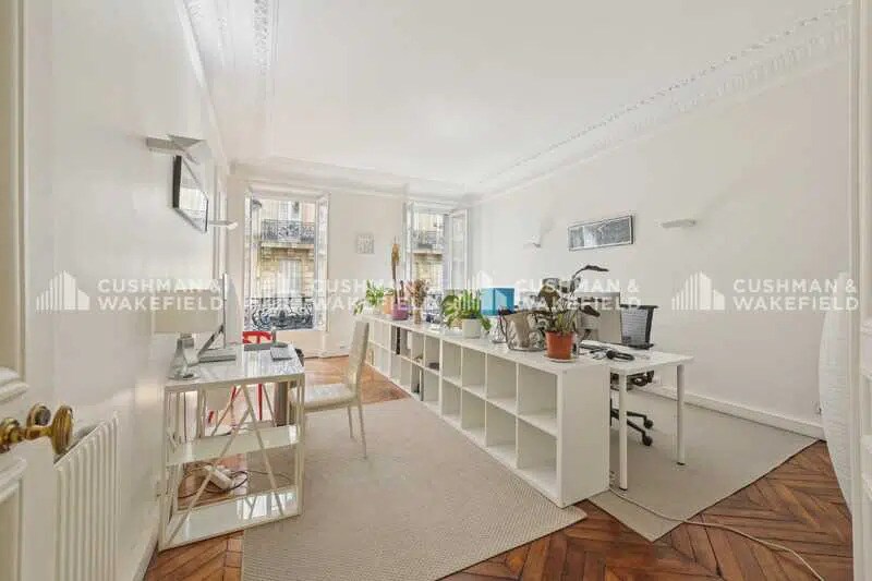 5 Rue Frédéric Bastiat, Paris à louer - Photo de l’immeuble – Image 1 sur 11