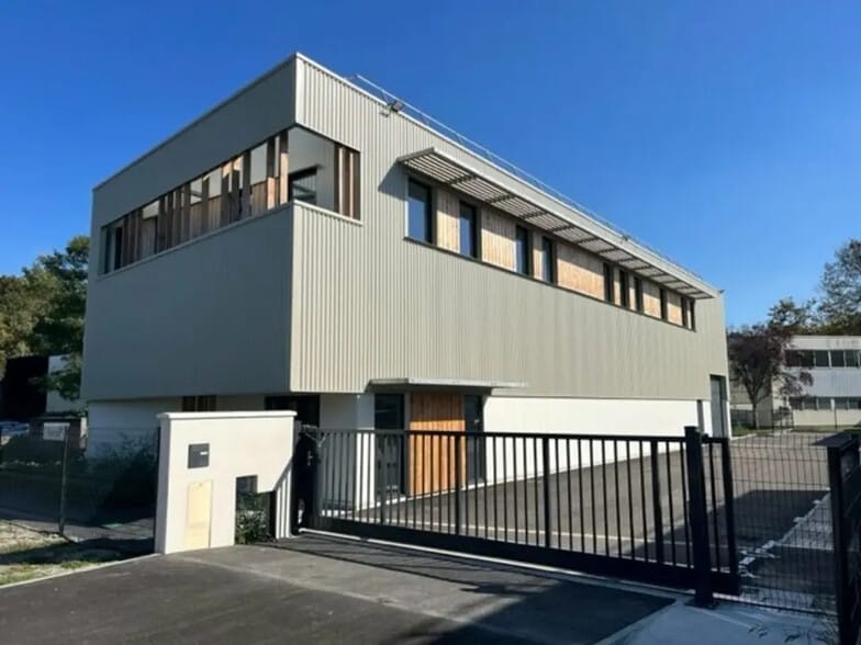 Local d’activités dans Gradignan à louer - Photo de l’immeuble – Image 2 sur 4