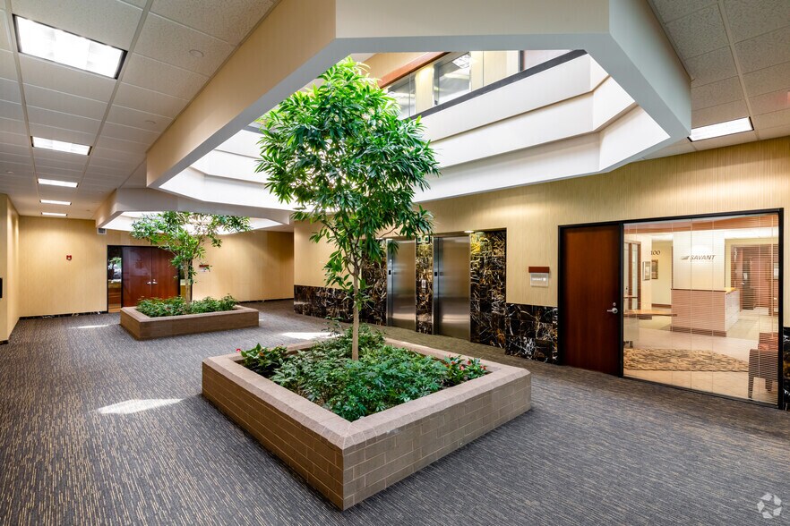 1730 Park St, Naperville, IL à vendre - Hall d’entrée – Image 2 sur 13
