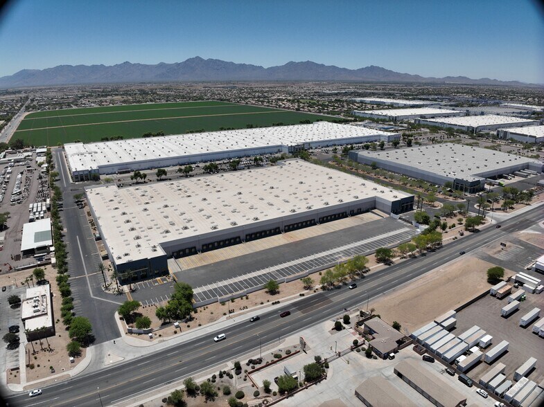 6825 W Buckeye Rd, Phoenix, AZ à louer – Image 2 sur 8
