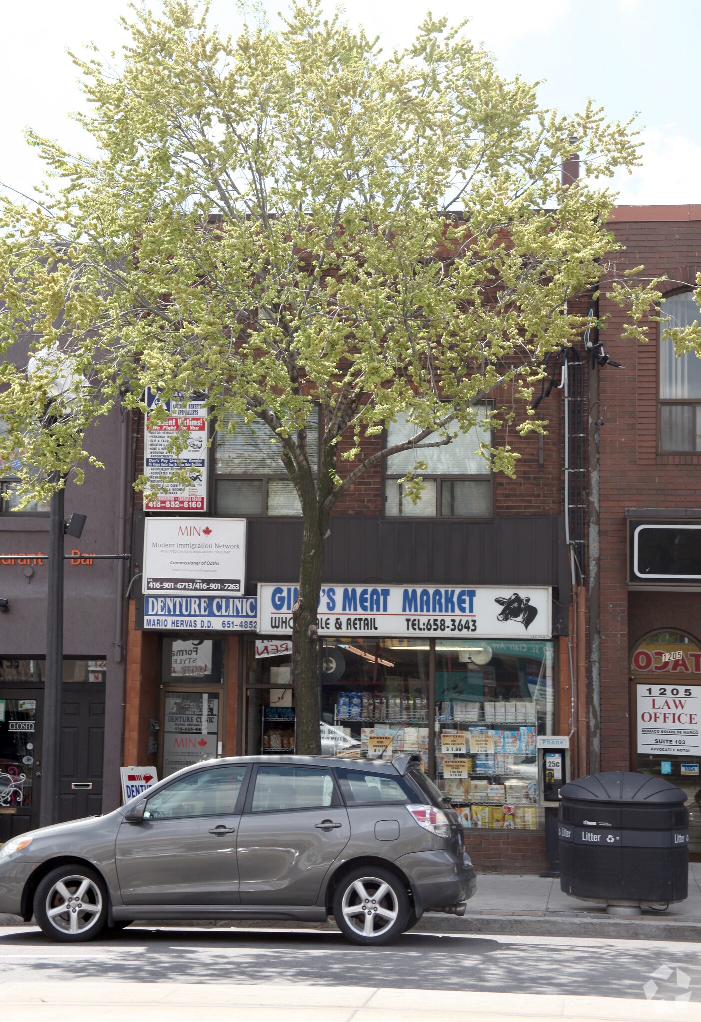1203 St Clair Ave W, Toronto, ON à vendre Photo principale– Image 1 sur 3