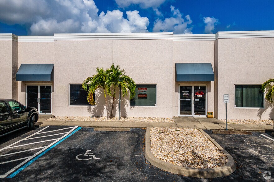 1455 Rail Head Blvd, Naples, FL à louer - Photo de l’immeuble – Image 2 sur 15