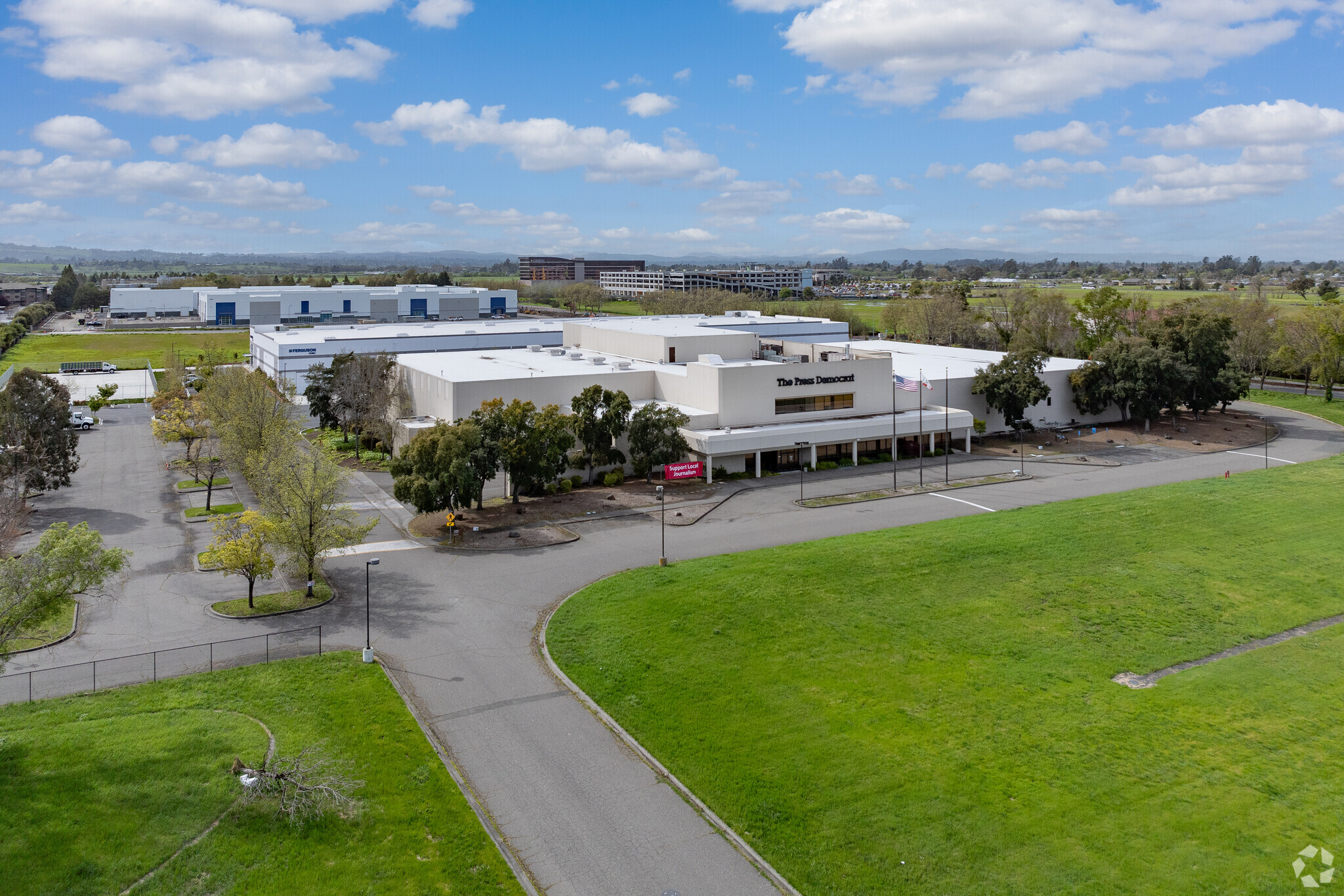 5505 Redwood Dr, Rohnert Park, CA à louer Aérien– Image 1 sur 8