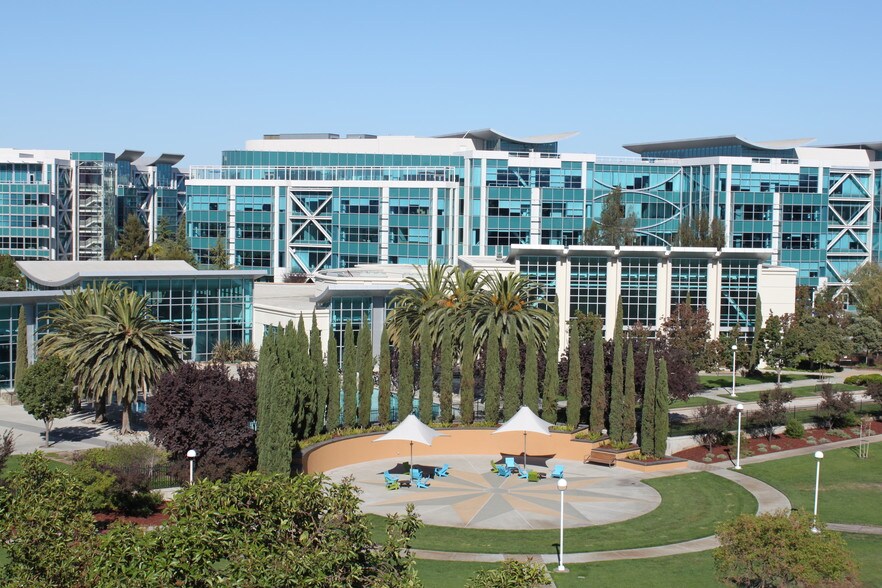 2000 Seaport Blvd, Redwood City, CA à louer - Photo de l’immeuble – Image 3 sur 5