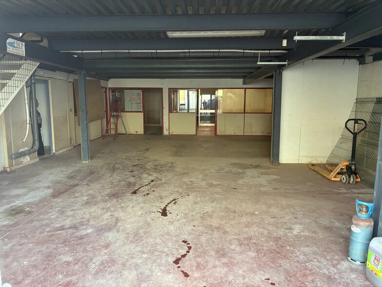 Local d'activités dans Fréjus à vendre - Photo intérieure – Image 2 sur 7