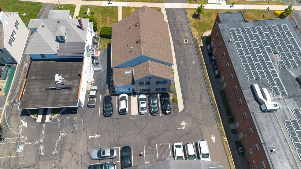 2563 Main St, Stratford, CT à louer - Photo de l’immeuble – Image 2 sur 13