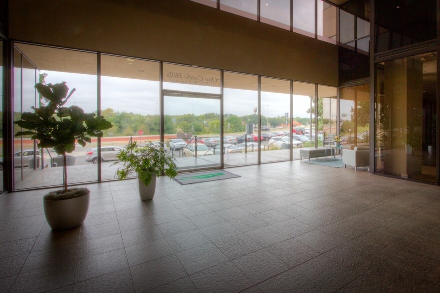 1100 NW Loop 410, San Antonio, TX à louer - Photo intérieure – Image 2 sur 9