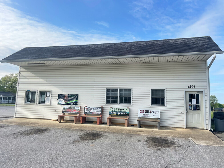1201 W Main St, Yadkinville, NC à vendre - Photo de l’immeuble – Image 2 sur 5