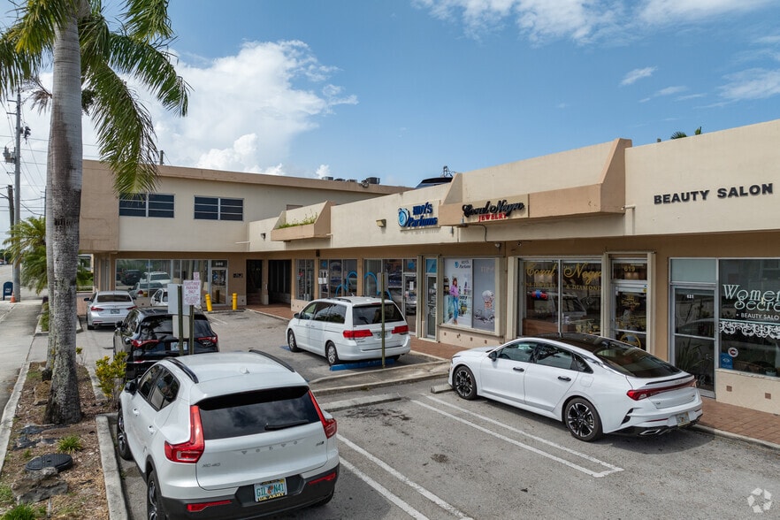 601-625 SW 57th Ave, Miami, FL à louer - Photo de l’immeuble – Image 2 sur 12