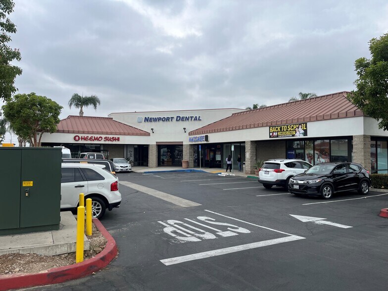 1520-1634 E Katella Ave, Orange, CA à louer - Photo de l’immeuble – Image 1 sur 9