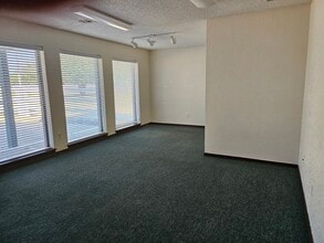 2 E 11th St, Edmond, OK à vendre Photo intérieure– Image 2 sur 3