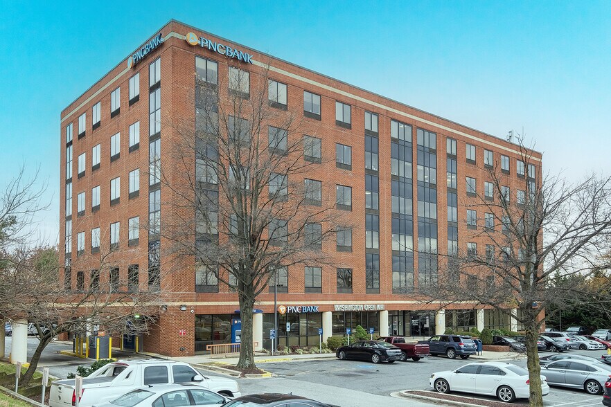 6196 Oxon Hill Rd, Oxon Hill, MD à louer - Photo de l’immeuble – Image 3 sur 16