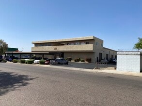 320 W Lone Cactus Dr, Phoenix, AZ à louer Photo de l’immeuble– Image 1 sur 2