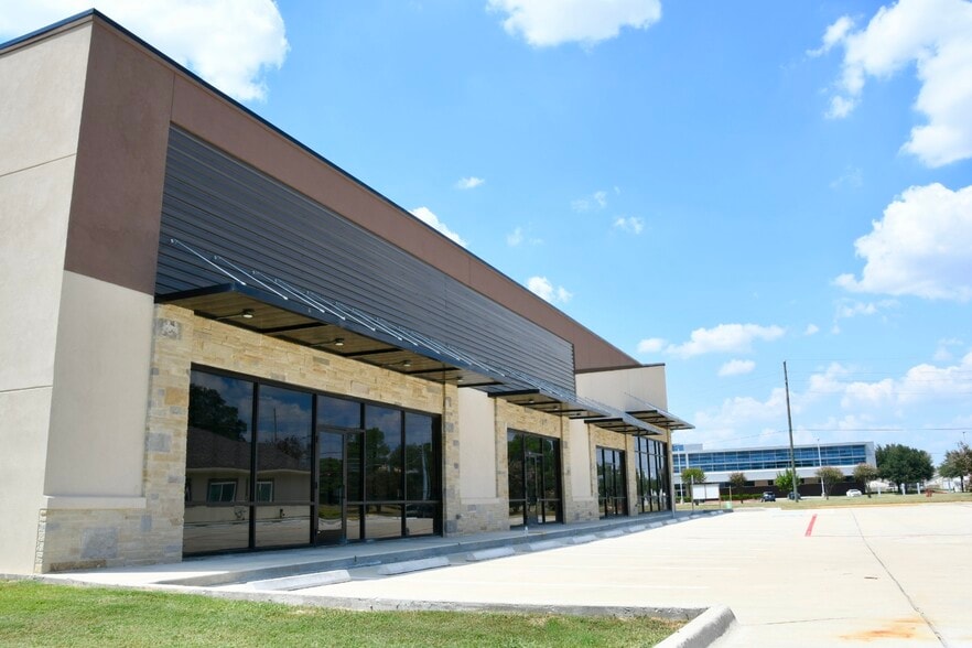 21681 Kingsland Blvd, Katy, TX à louer - Photo de l’immeuble – Image 3 sur 5