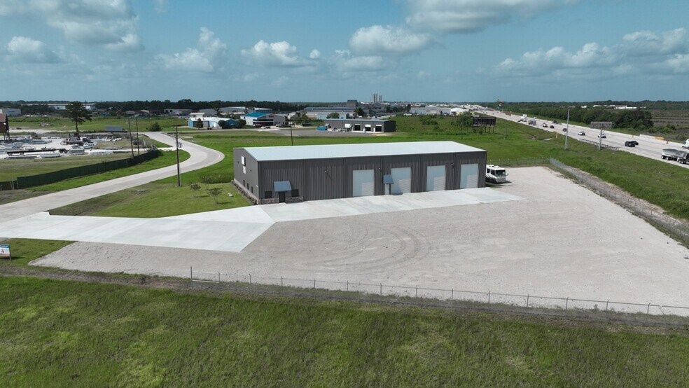 8850 Industrial Pky, Beaumont, TX à louer - Photo de l’immeuble – Image 3 sur 28
