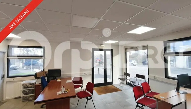 Plus de détails pour Bureau, Local commercial à louer