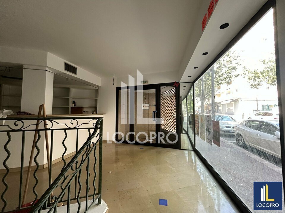 Local commercial dans Antibes à vendre Hall d’entrée– Image 1 sur 7