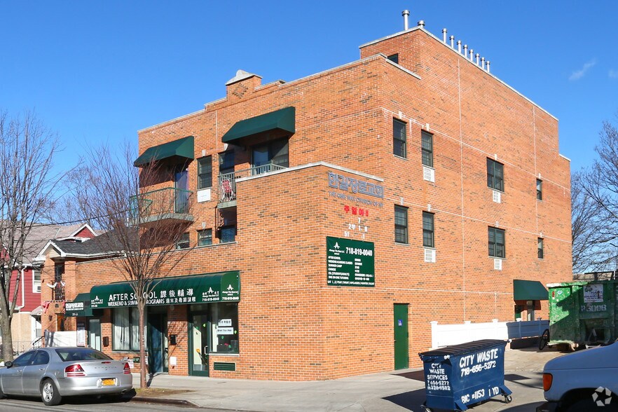 211-55 45th Dr, Bayside, NY à vendre - Photo principale – Image 1 sur 16