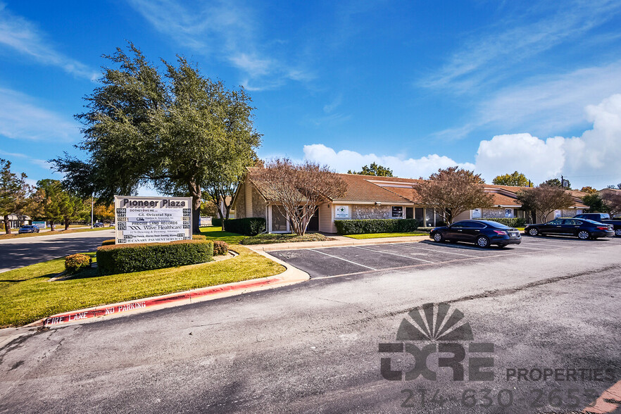 1114 W Pioneer Pkwy, Arlington, TX à louer - Photo de l’immeuble – Image 2 sur 20