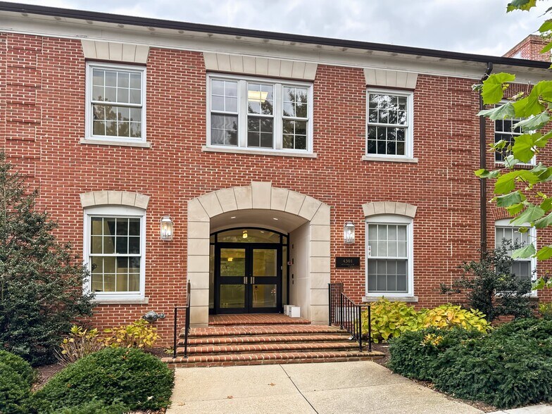 4301 50th St NW, Washington, DC à louer - Photo intérieure – Image 1 sur 14
