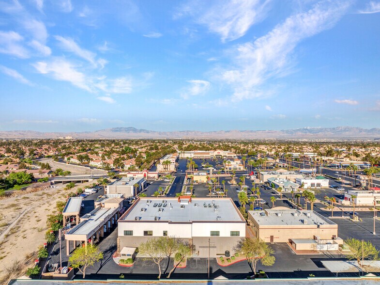 178 N Pecos Rd, Henderson, NV à vendre - Photo de l’immeuble – Image 3 sur 7