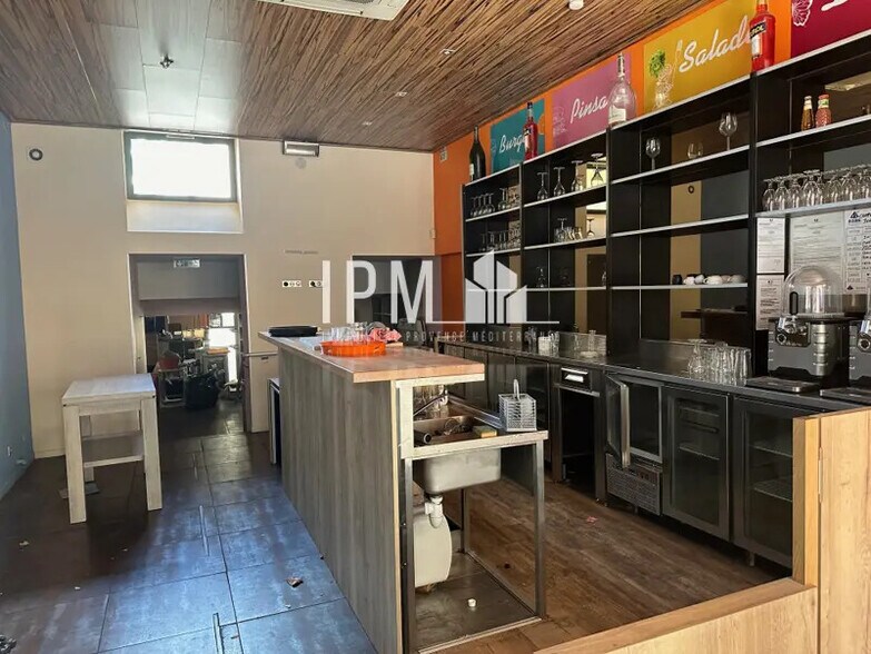 Local commercial dans Aix-en-Provence à louer - Photo intérieure – Image 2 sur 10