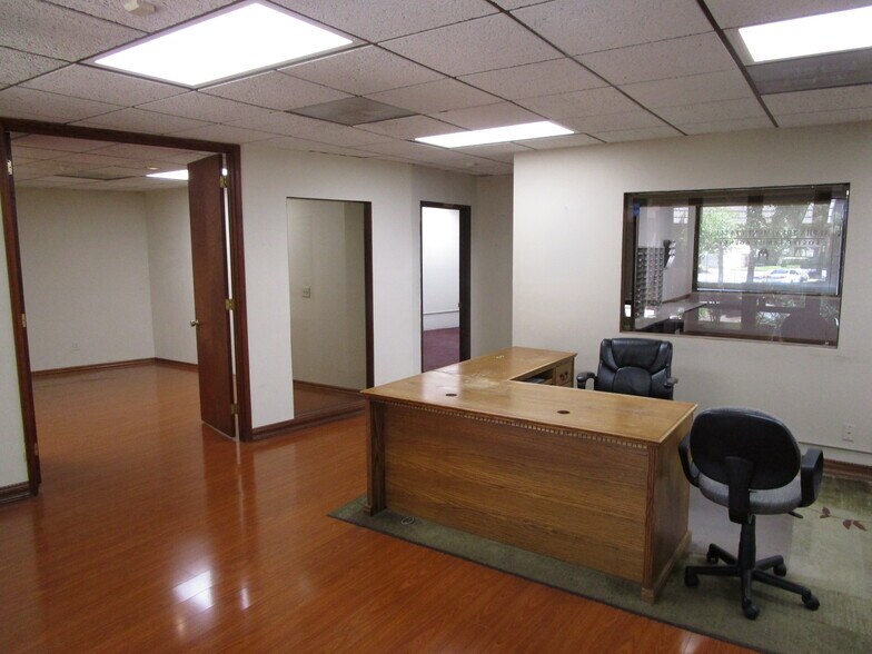 5053 La Mart Dr, Riverside, CA à louer - Photo intérieure – Image 2 sur 8