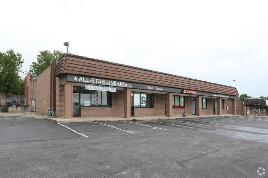 10901 Hickman Mills Dr, Kansas City, MO à louer - Photo de l’immeuble – Image 2 sur 10