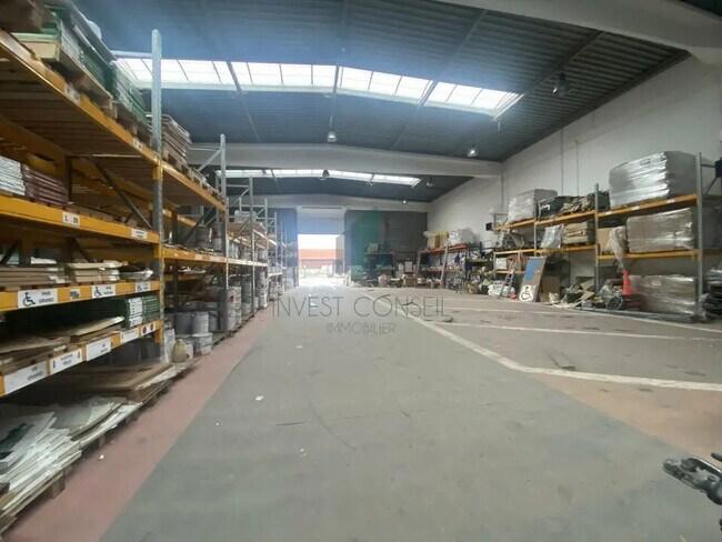 Plus de détails pour Local d'activités à louer