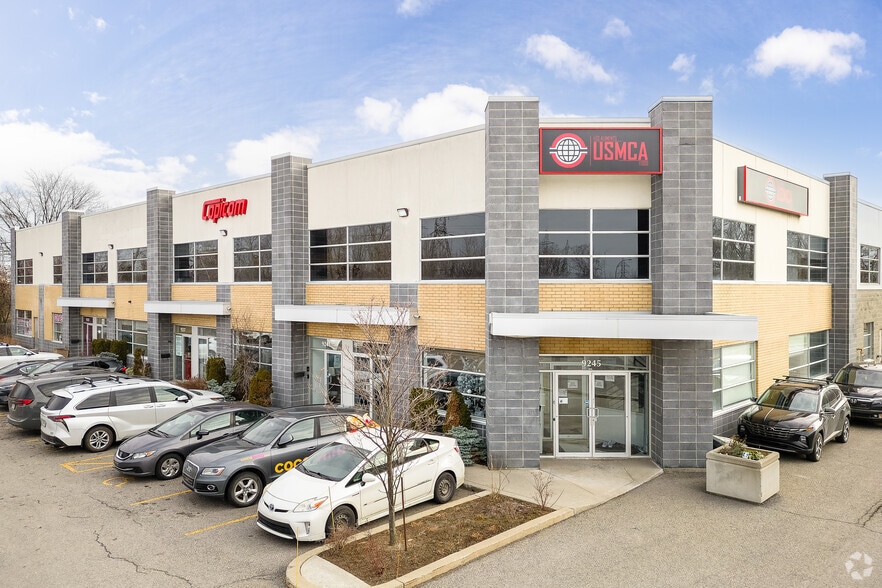 9233-9245 Rue Thimens, Montréal, QC à vendre - Photo principale – Image 1 sur 17
