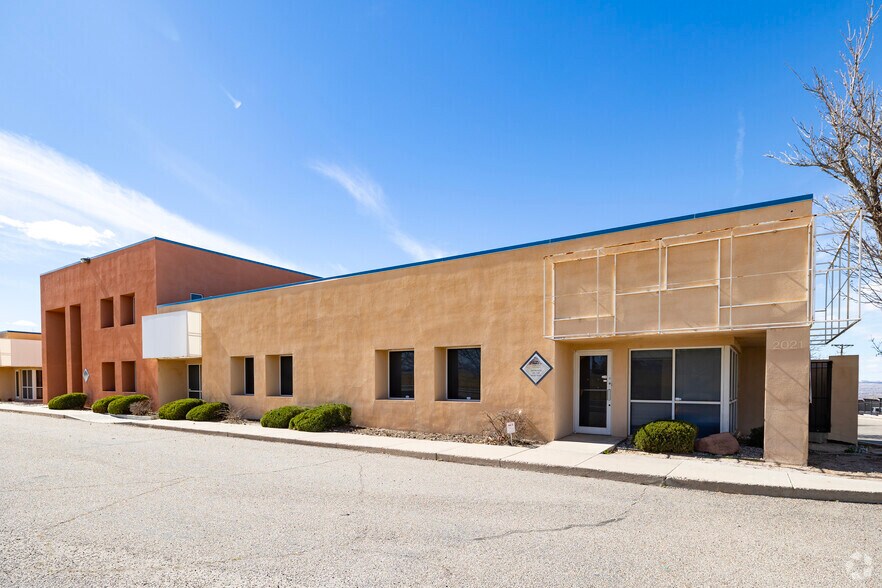 2021 Girard SE, Albuquerque, NM à vendre - Photo principale – Image 1 sur 5