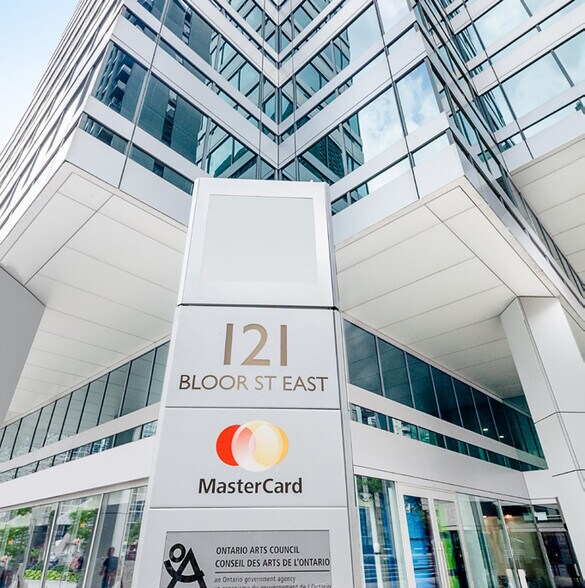 121 Bloor St E, Toronto, ON à louer - Photo de l’immeuble – Image 3 sur 5