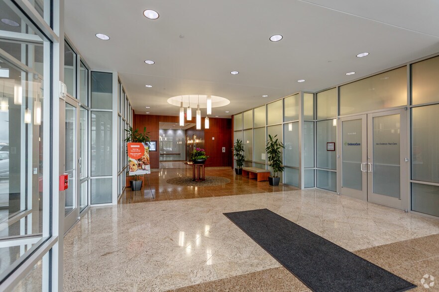 1550 W McEwen Dr, Franklin, TN à louer - Hall d’entrée – Image 2 sur 12