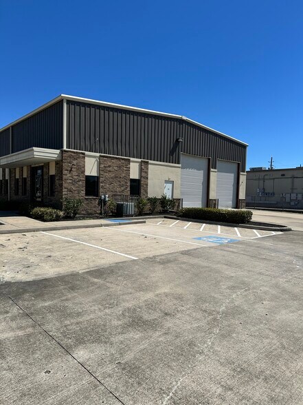 18519 Imperial Valley Dr, Houston, TX à louer - Photo de l’immeuble – Image 2 sur 15