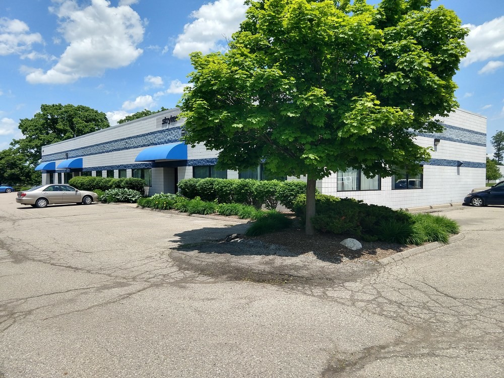 4177 Varsity Dr, Ann Arbor, MI à louer Photo principale– Image 1 sur 8