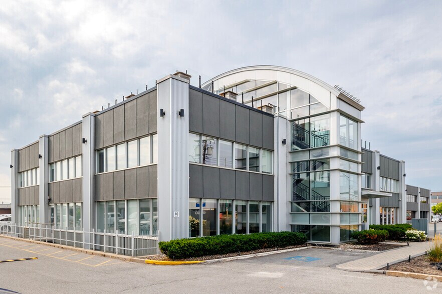 4590-4600 Boul De La Côte-Vertu, Saint-Laurent, QC à louer - Photo de l’immeuble – Image 2 sur 6