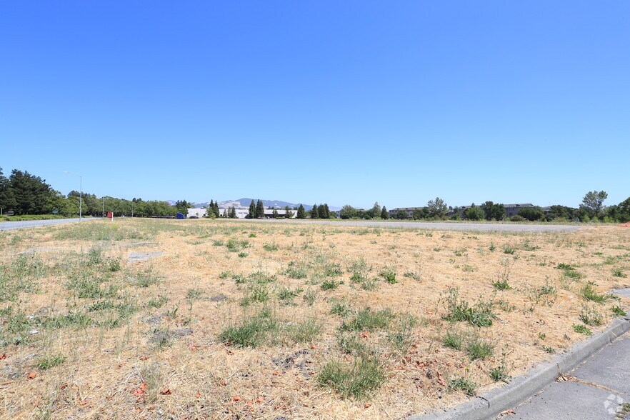 Santa Rosa Industrial Parcels for Sale portefeuille de 2 biens à vendre sur LoopNet.fr - Photo principale – Image 1 sur 3
