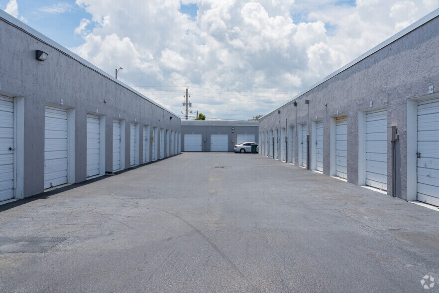 4500-4560 N Dixie Hwy, Oakland Park, FL à louer - Photo de l’immeuble – Image 1 sur 18