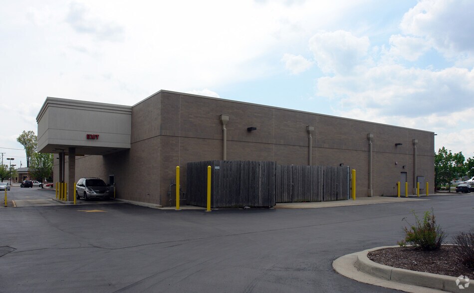 2410 N Coliseum Blvd, Fort Wayne, IN à louer - Photo de l’immeuble – Image 2 sur 2