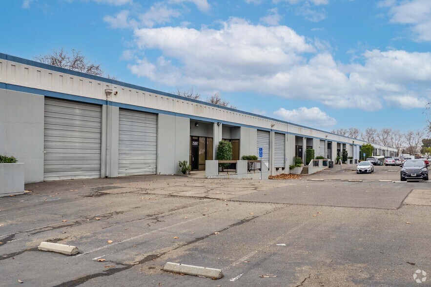 25055-25079 Viking St, Hayward, CA à louer - Photo de l’immeuble – Image 3 sur 4