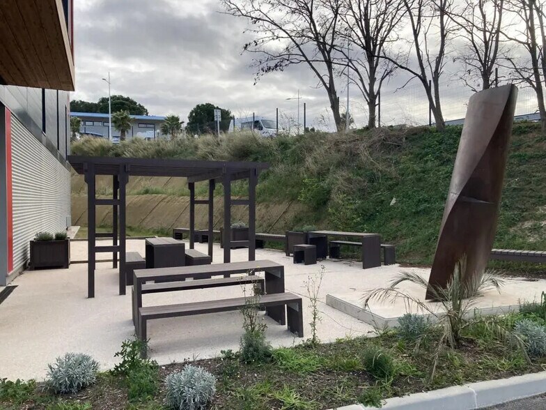 Industriel/Logistique dans La Seyne-sur-Mer à louer - Photo de l’immeuble – Image 3 sur 10