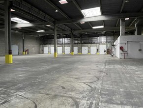 Local d’activités dans Corbas à louer Photo intérieure– Image 1 sur 5