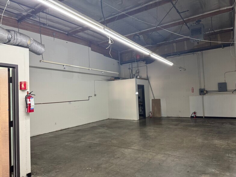 1701 Fortune Dr, San Jose, CA à louer - Photo de l’immeuble – Image 2 sur 8
