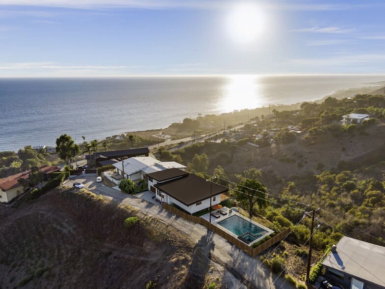 4615 Via Vienta St, Malibu, CA à vendre - Photo de l’immeuble – Image 2 sur 10