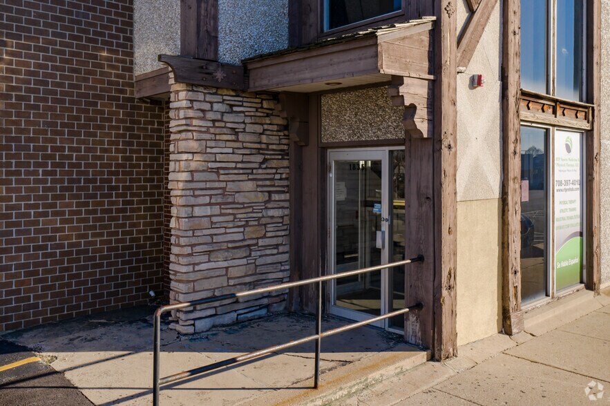 1835 N 19th Ave, Melrose Park, IL à louer - Photo de l’immeuble – Image 3 sur 87