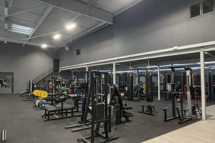 Local commercial dans Saint-Jean-du-Cardonnay à louer - Photo de l’immeuble – Image 3 sur 4