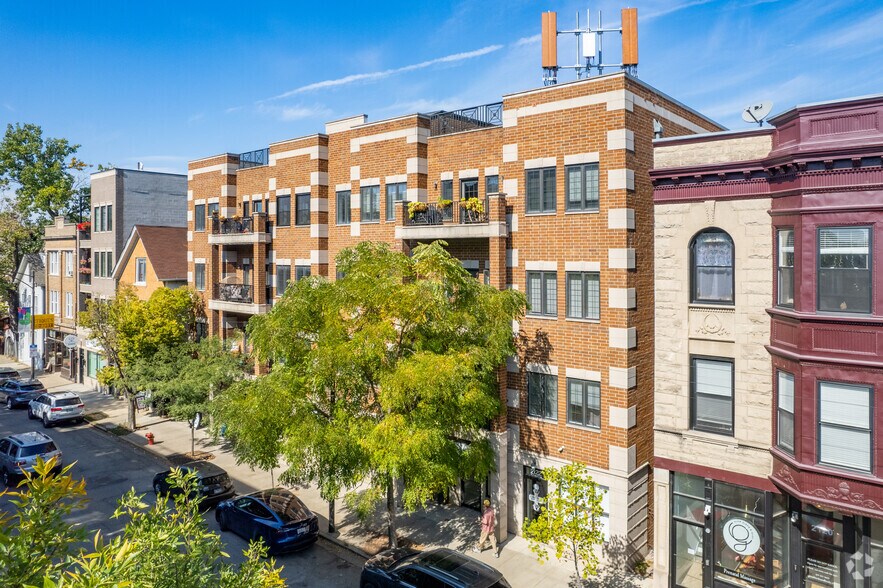 2128-2130 W Belmont Ave, Chicago, IL à louer - Photo de l’immeuble – Image 1 sur 4