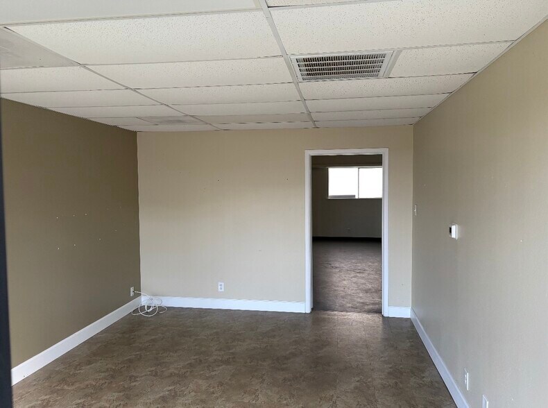 2000 W San Antonio St, Lockhart, TX à louer - Photo de l’immeuble – Image 3 sur 10