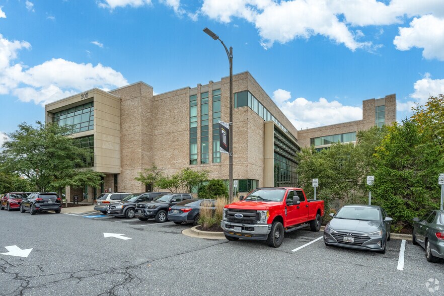 305 Hospital Dr, Glen Burnie, MD à louer - Photo de l’immeuble – Image 3 sur 4