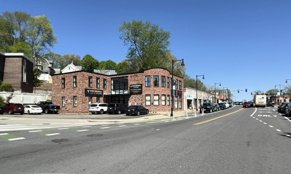 1765 Centre St, West Roxbury, MA à vendre - Photo de l’immeuble – Image 1 sur 33